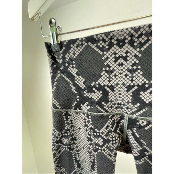 Lululemon Wunder Under Crop High Rise Ziggy Snake Slate Leggings Size 4 - Picture 2 of 9